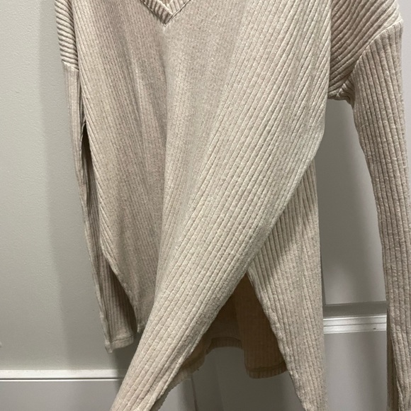 Babaton beige sweater with slit on each side - Picture 3 of 3